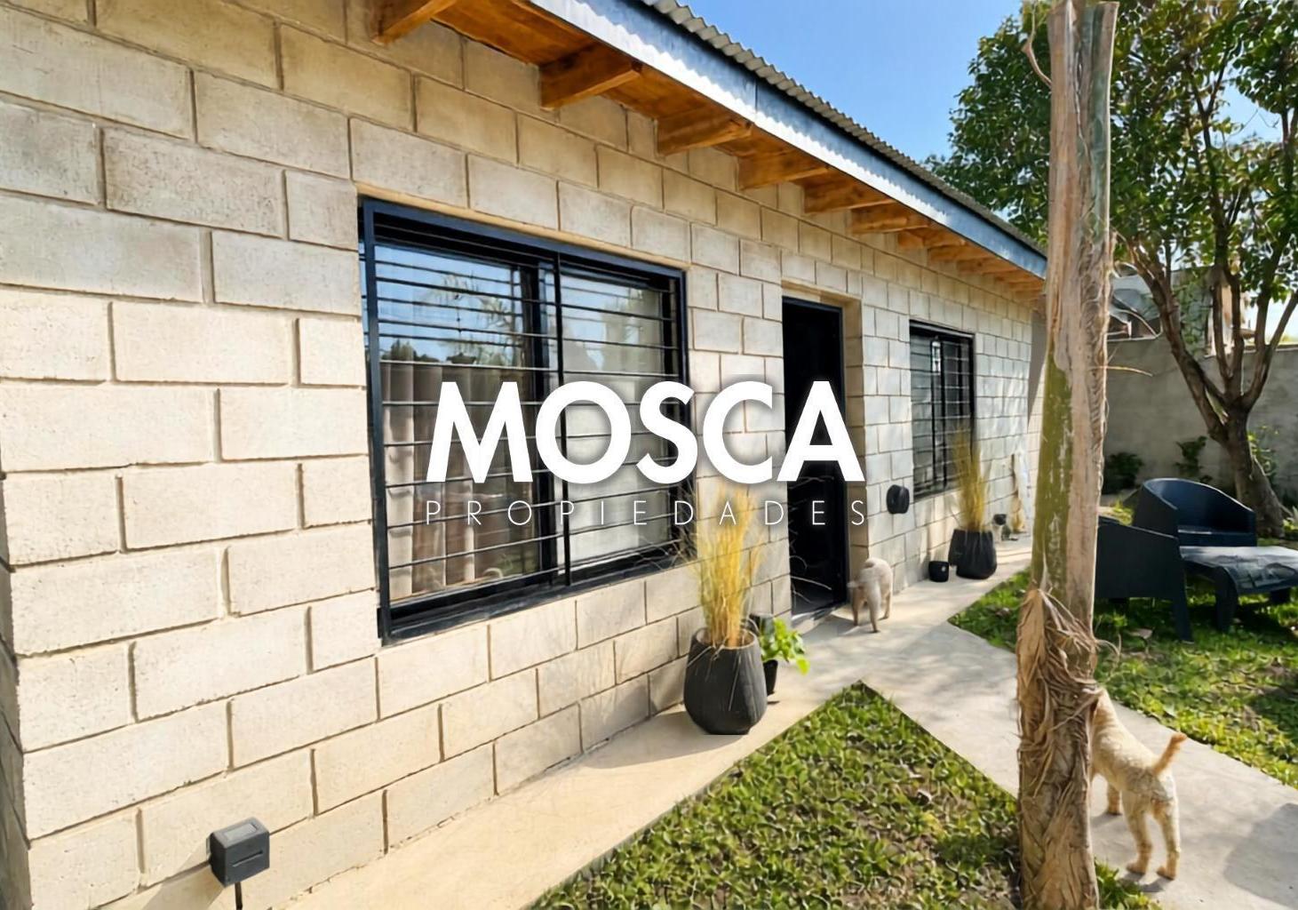 Foto de Casa con pileta parque Francisco Alvarez, imagen 5