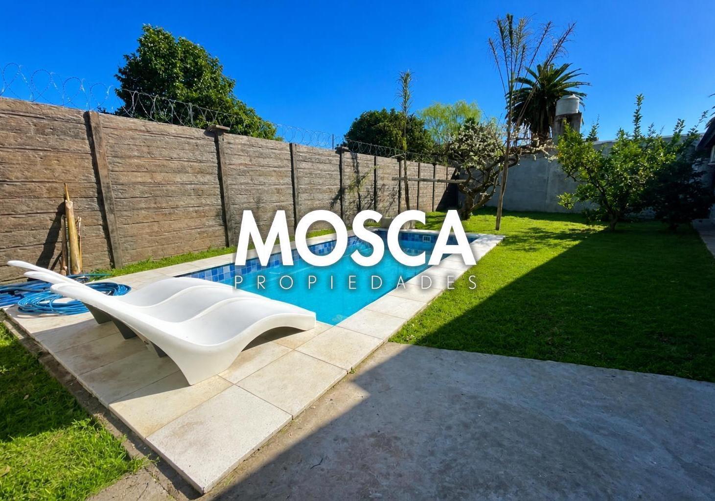 Foto de Casa con pileta parque Francisco Alvarez, imagen 3