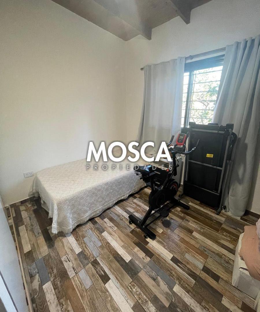 Foto de Casa con pileta parque Francisco Alvarez, imagen 2