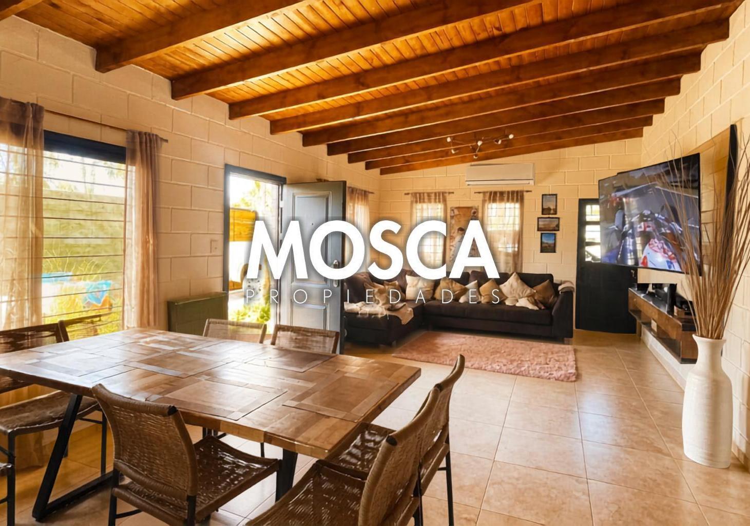 Foto de Casa con pileta parque Francisco Alvarez, imagen 4