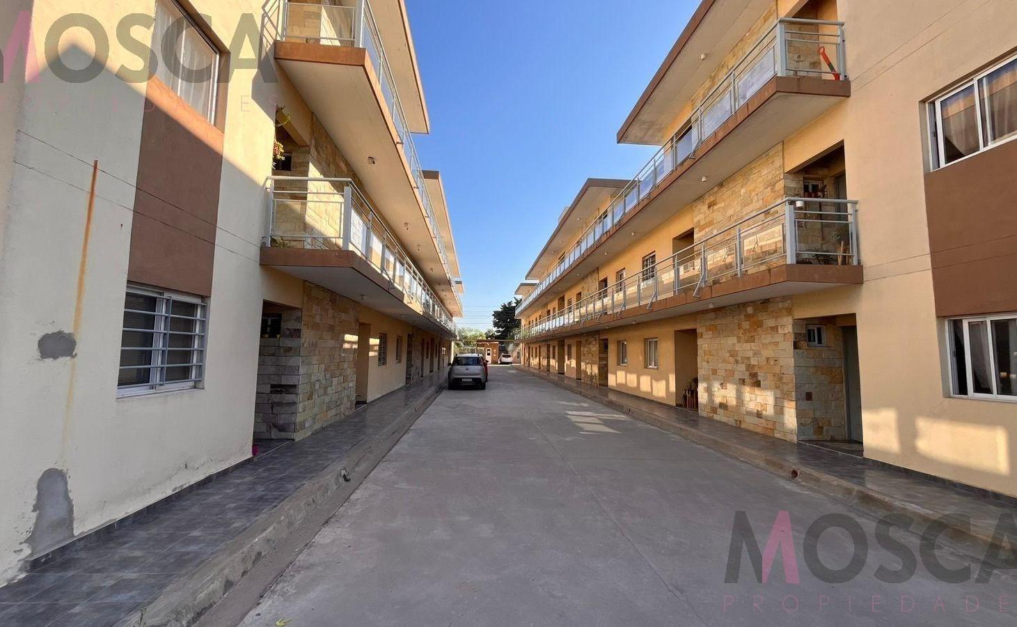 Foto de Vendo Departamento en Moreno seguridad 24 hs piscina, imagen 2