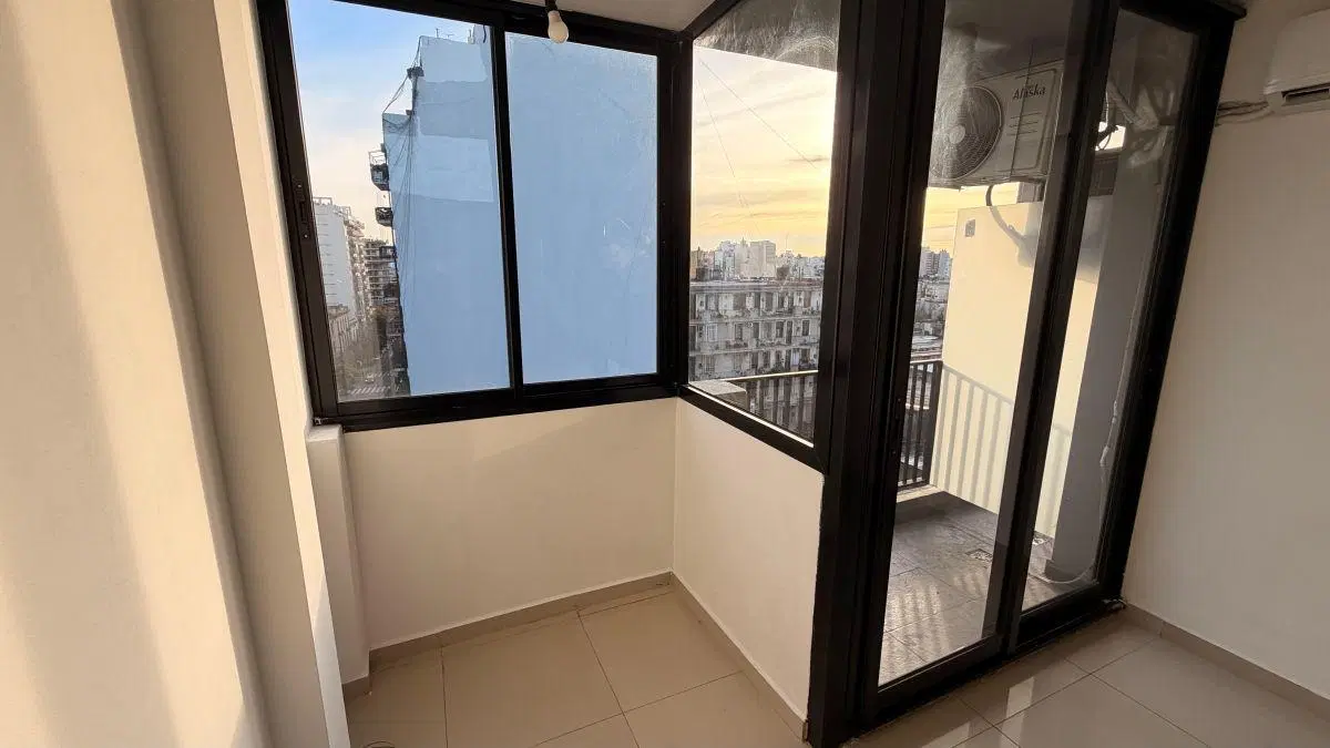 ALQUILER MONOAMBIENTE DIVISIBLE con BALCON EN SAN CRISTOBAL 2