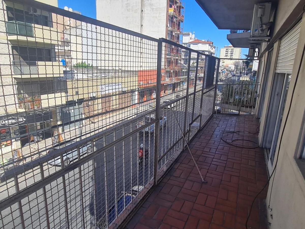 Departamento 4 Ambientes C/ Cochera S. Martin Centro 2