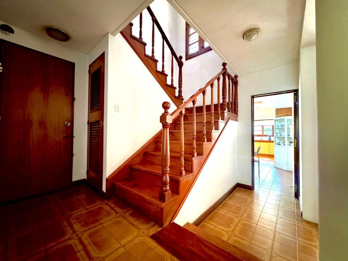 CASA TIPO CHALET 4 AMBIENTES CON JARDIN Y PILETA