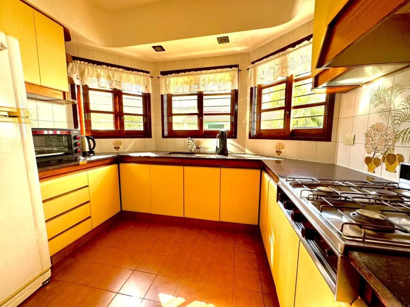 CASA TIPO CHALET 4 AMBIENTES CON JARDIN Y PILETA 4
