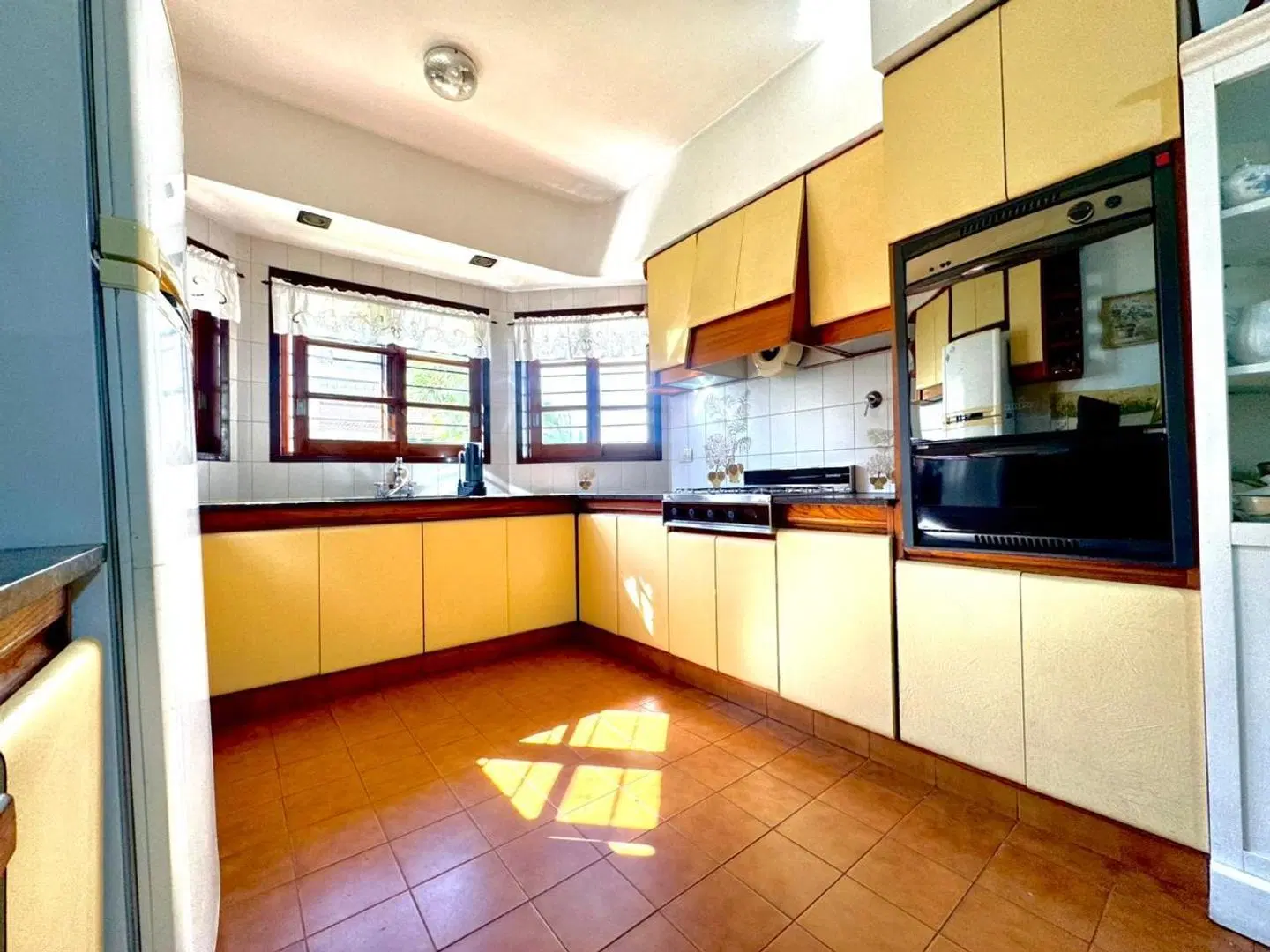 CASA TIPO CHALET 4 AMBIENTES CON JARDIN Y PILETA 2