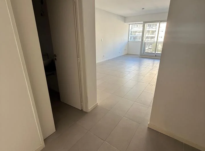 Amplio Monoambiente con balcón 4
