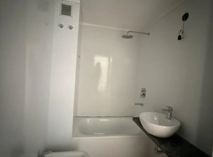 Amplio Monoambiente con balcón 1