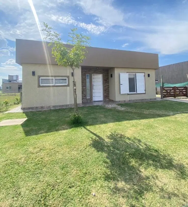 Casa en Venta 3 ambientes con parrilla y pileta 4