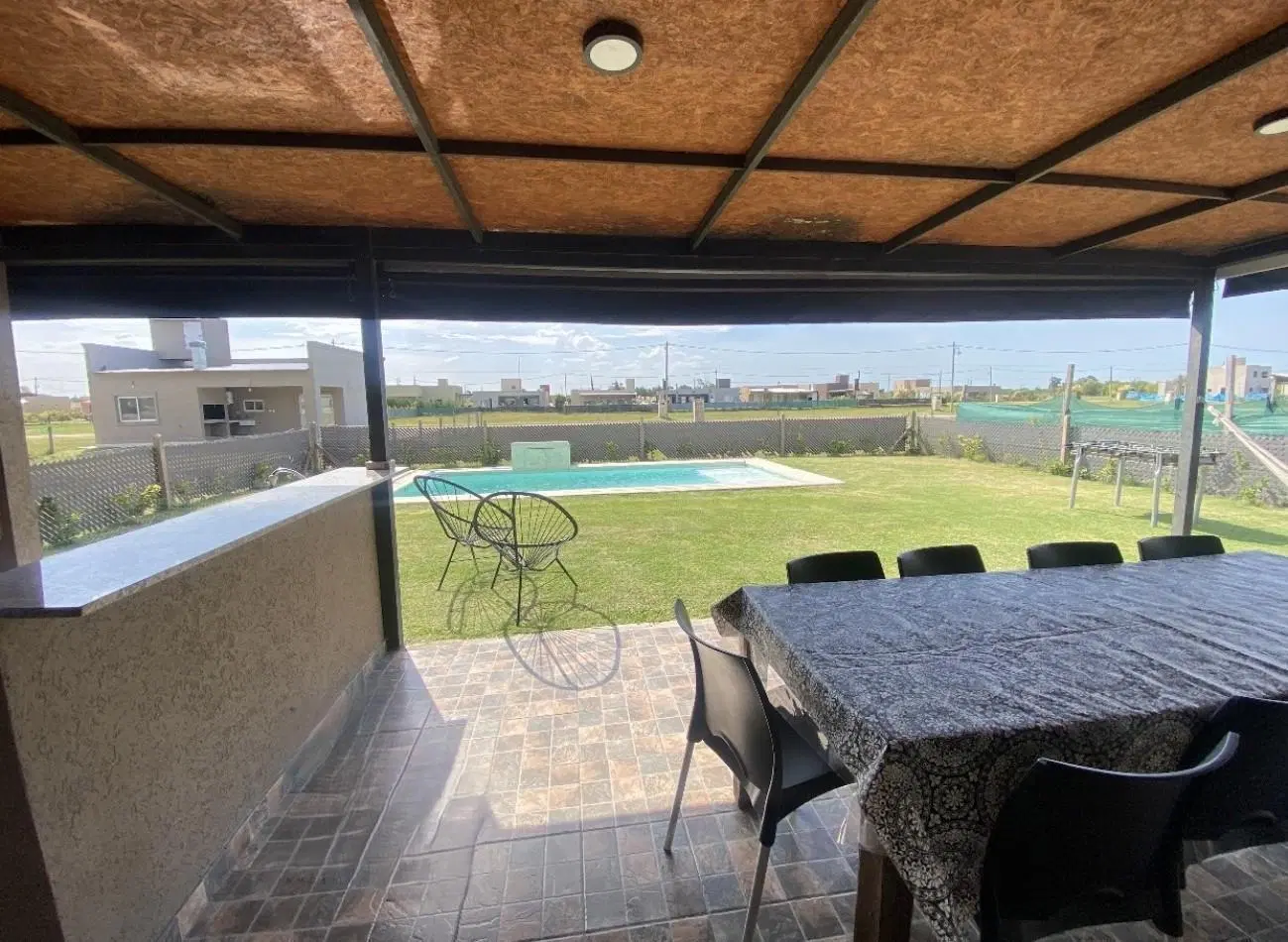 Casa en Venta 3 ambientes con parrilla y pileta 2