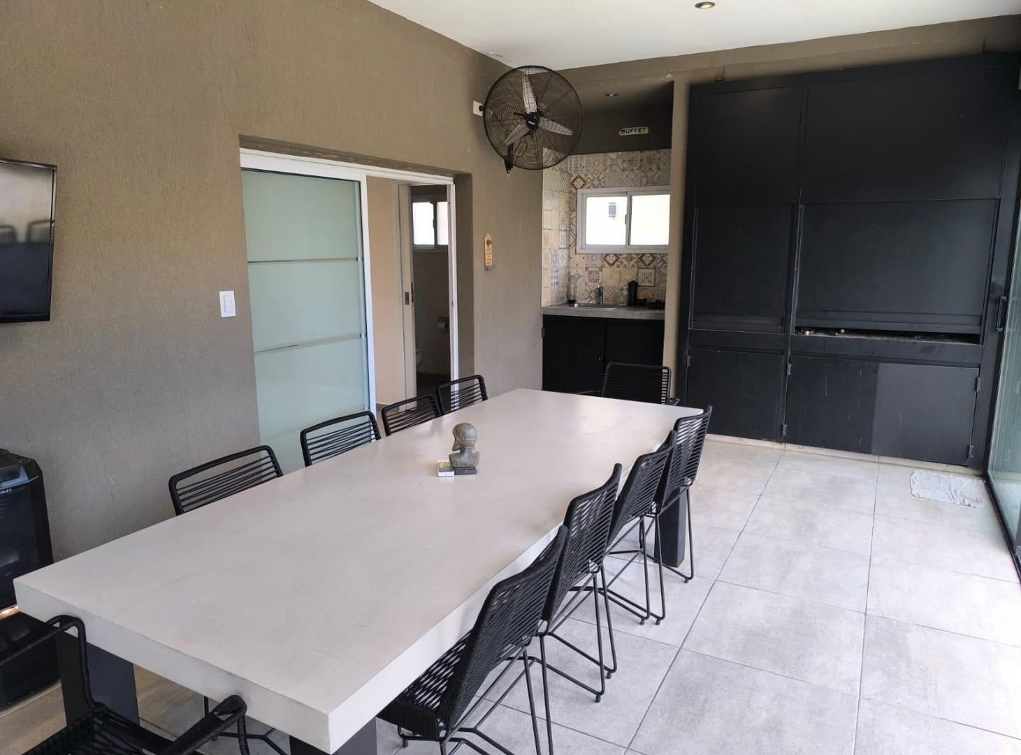 Foto de Casa en Alquiler en lote interno Barrio Privado Alvarez del Bosque, imagen 4