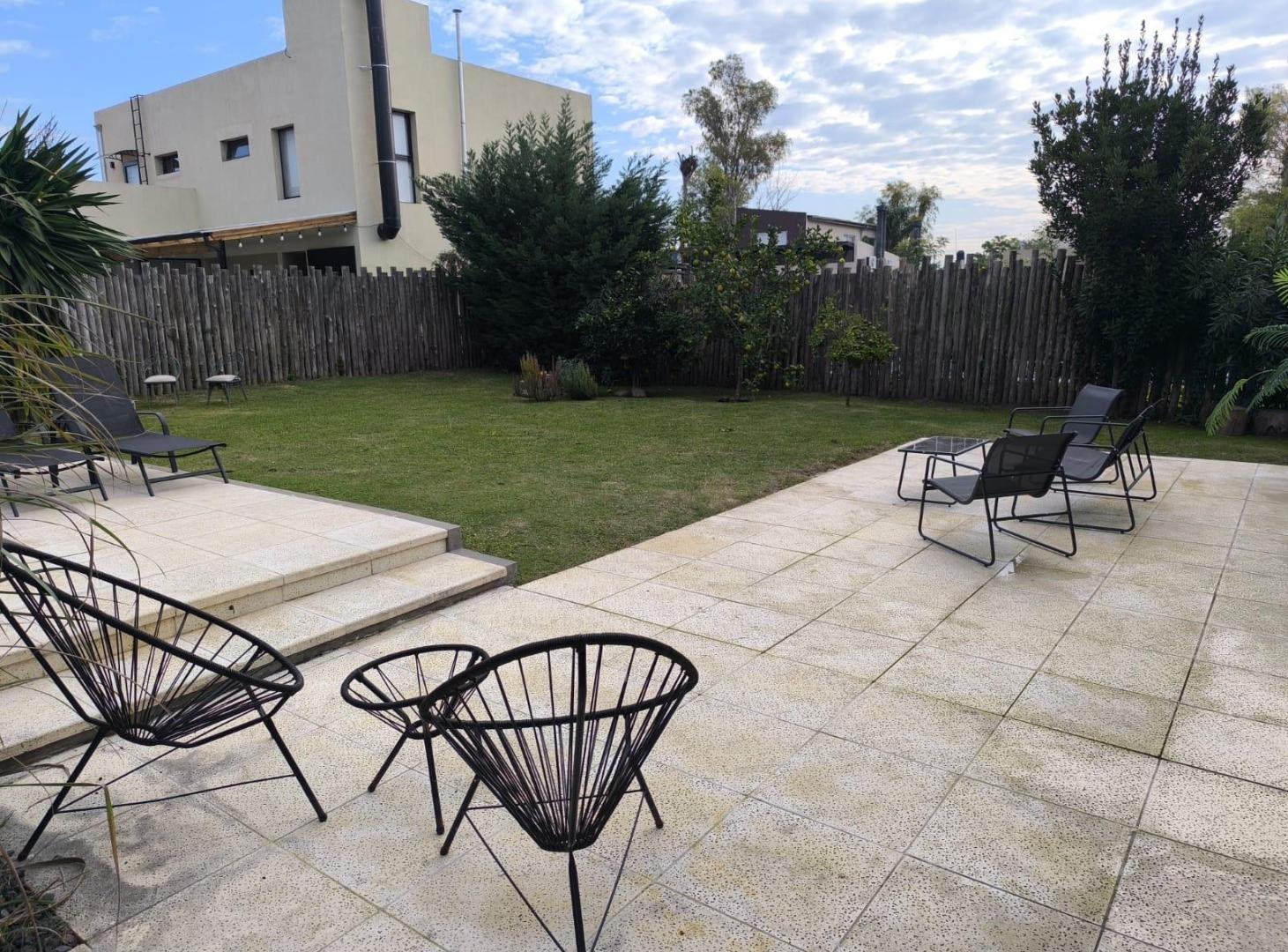 Foto de Casa en Alquiler en lote interno Barrio Privado Alvarez del Bosque, imagen 2