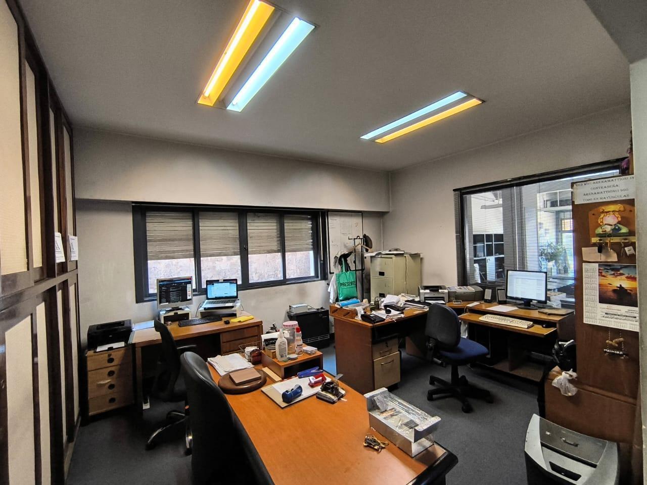 Foto de Dos lotes con local comercial y estac sobre Av. Rivadavia, imagen 1