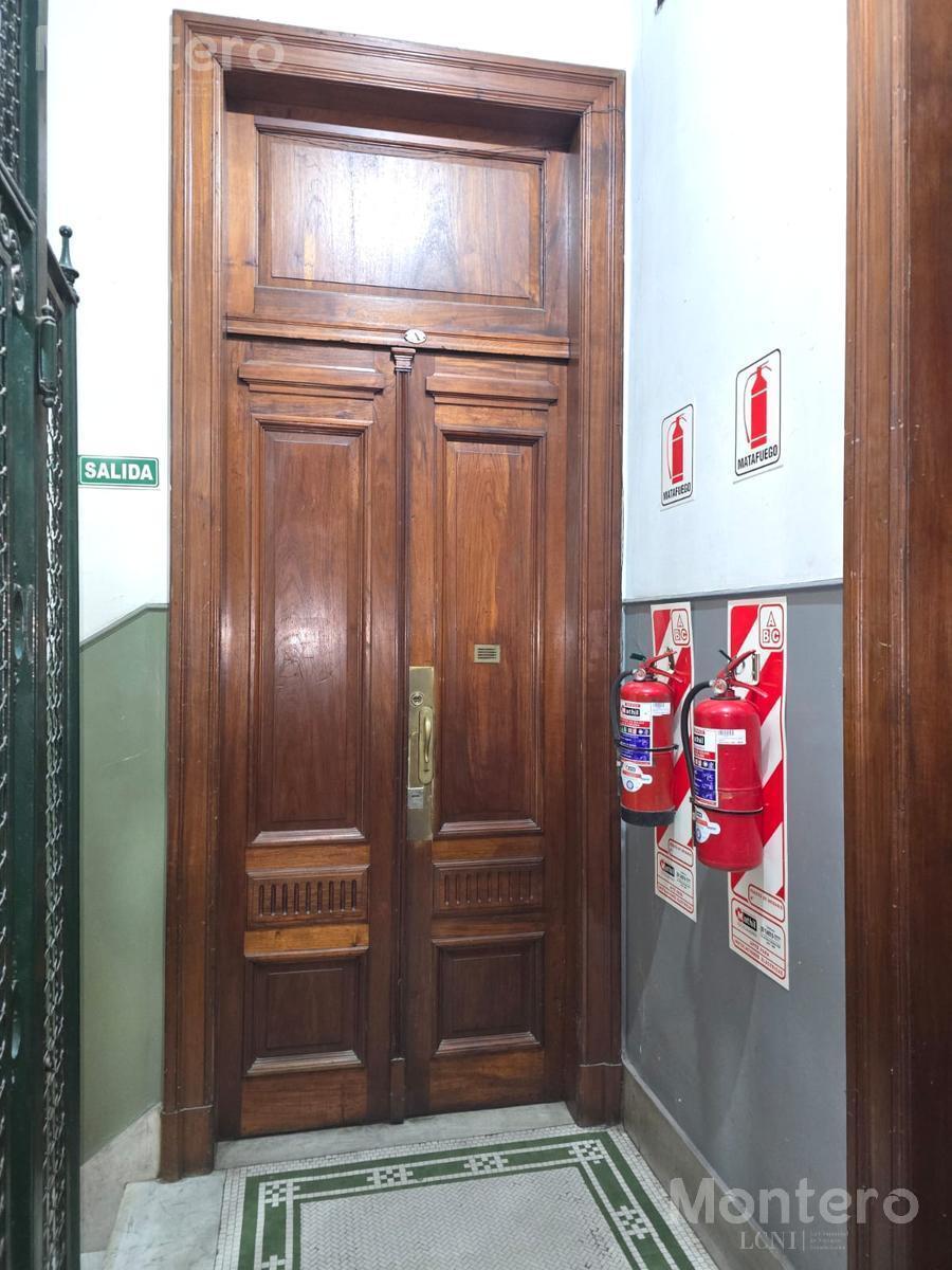 Departamento en Balvanera, 7 Ambientes con Patio 3