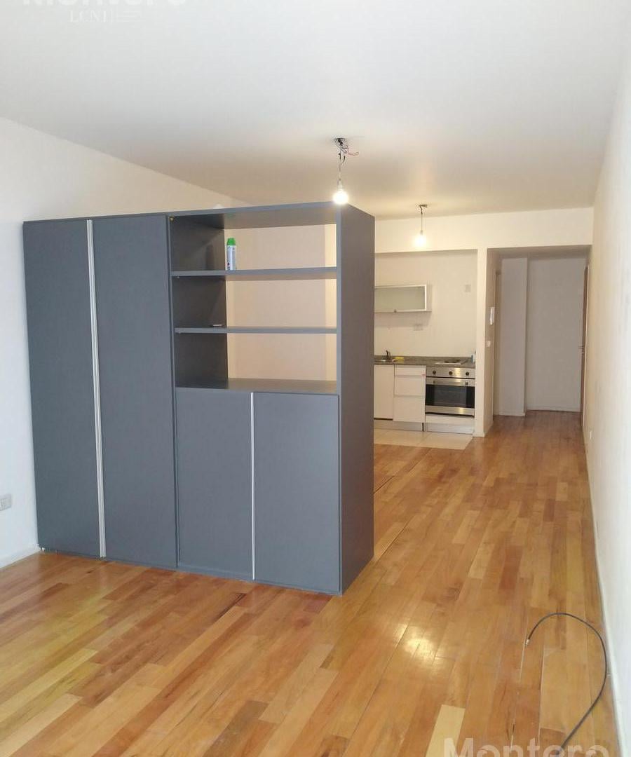 VENTA MONOAMBIENTE CON PATIO Y COCHERA CASI A ESTRENAR ALMAGRO