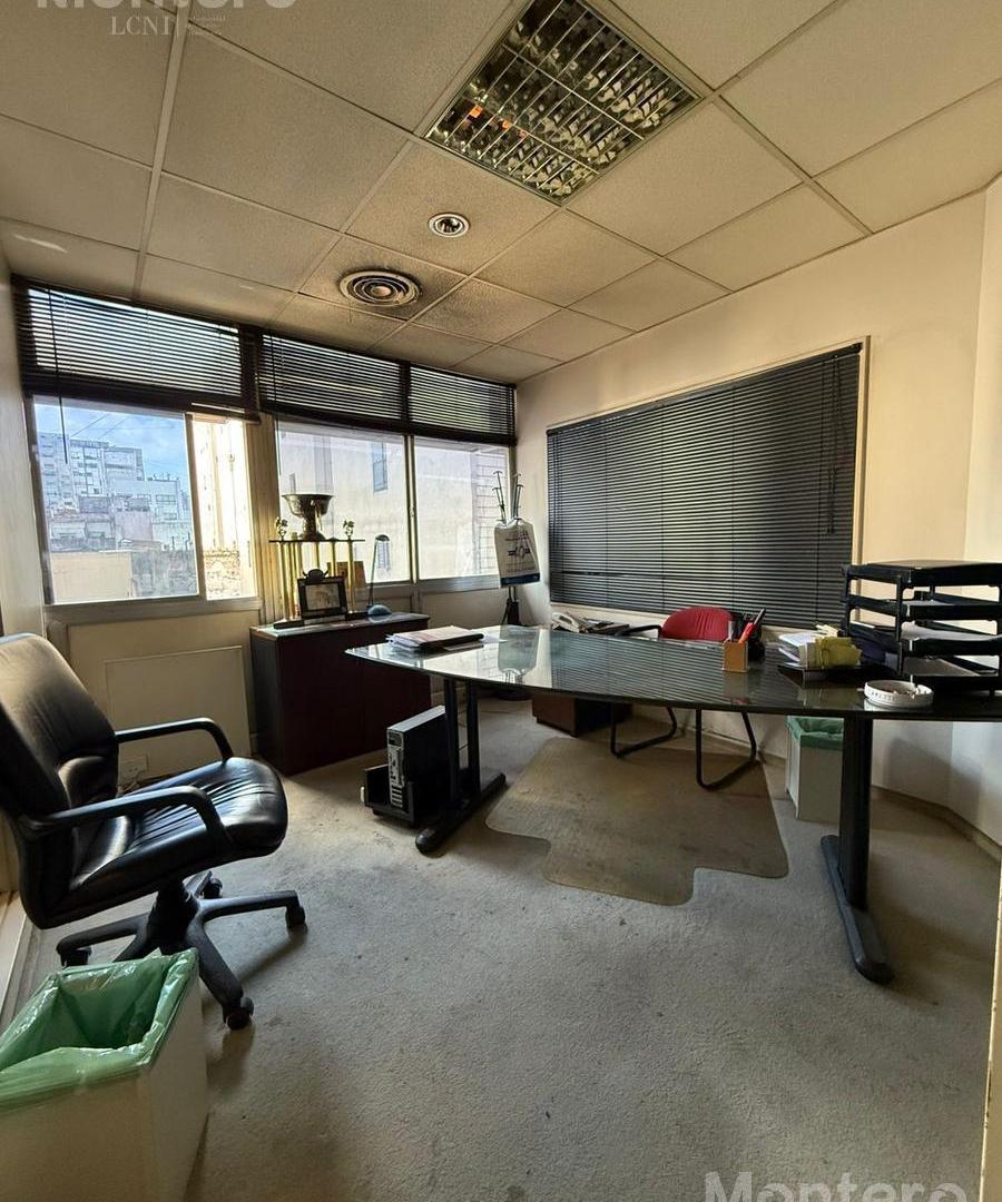 Piso de Oficinas en Venta con 4 cocheras Centro/ Microcentro. Precio Negociable