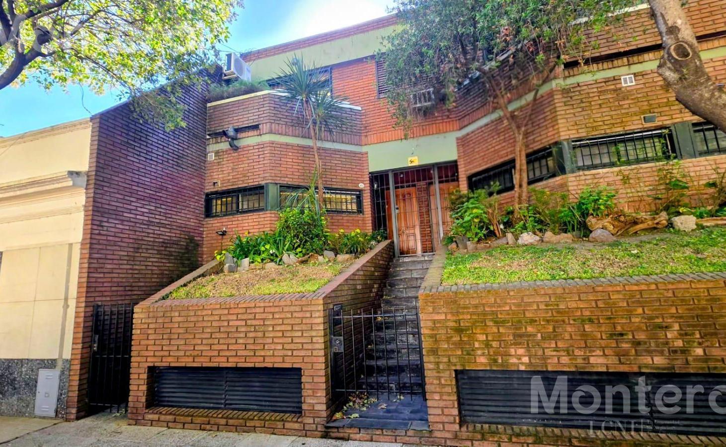 Único PH Tríplex 5 Ambientes Cochera, Jardín, Pileta, Quincho y Ascensor Privado en Floresta