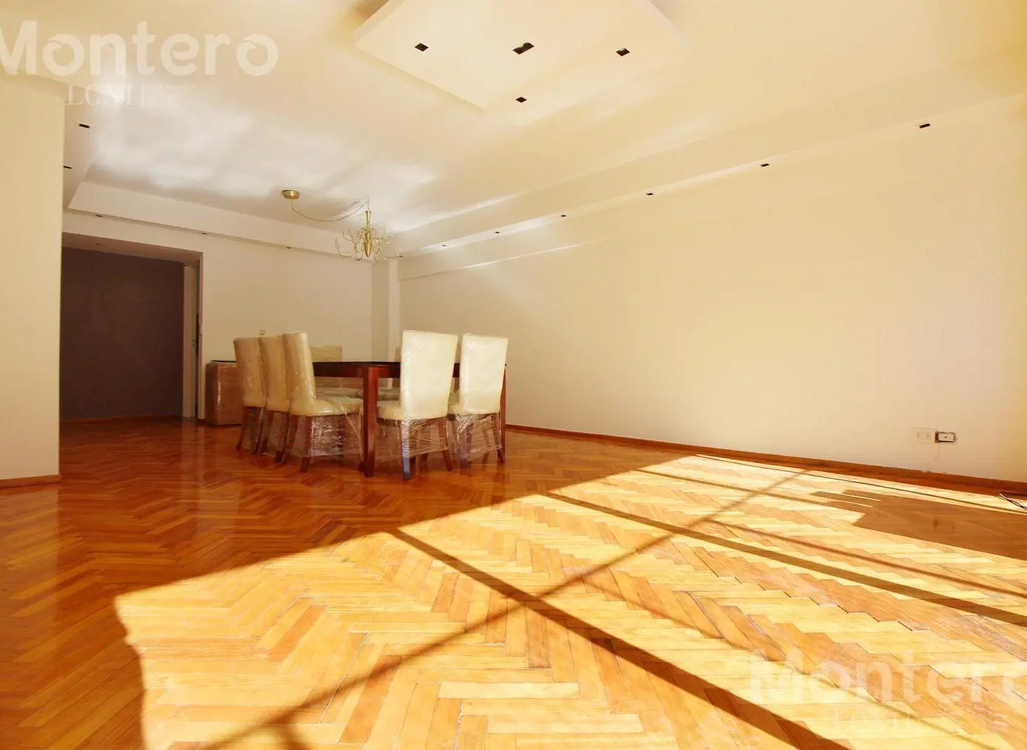 Alquiler Departamento 4 ambientes. Dependencia. Cochera 3