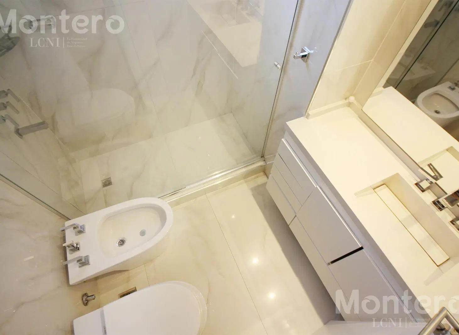Alquiler Departamento 4 ambientes. Dependencia. Cochera 5
