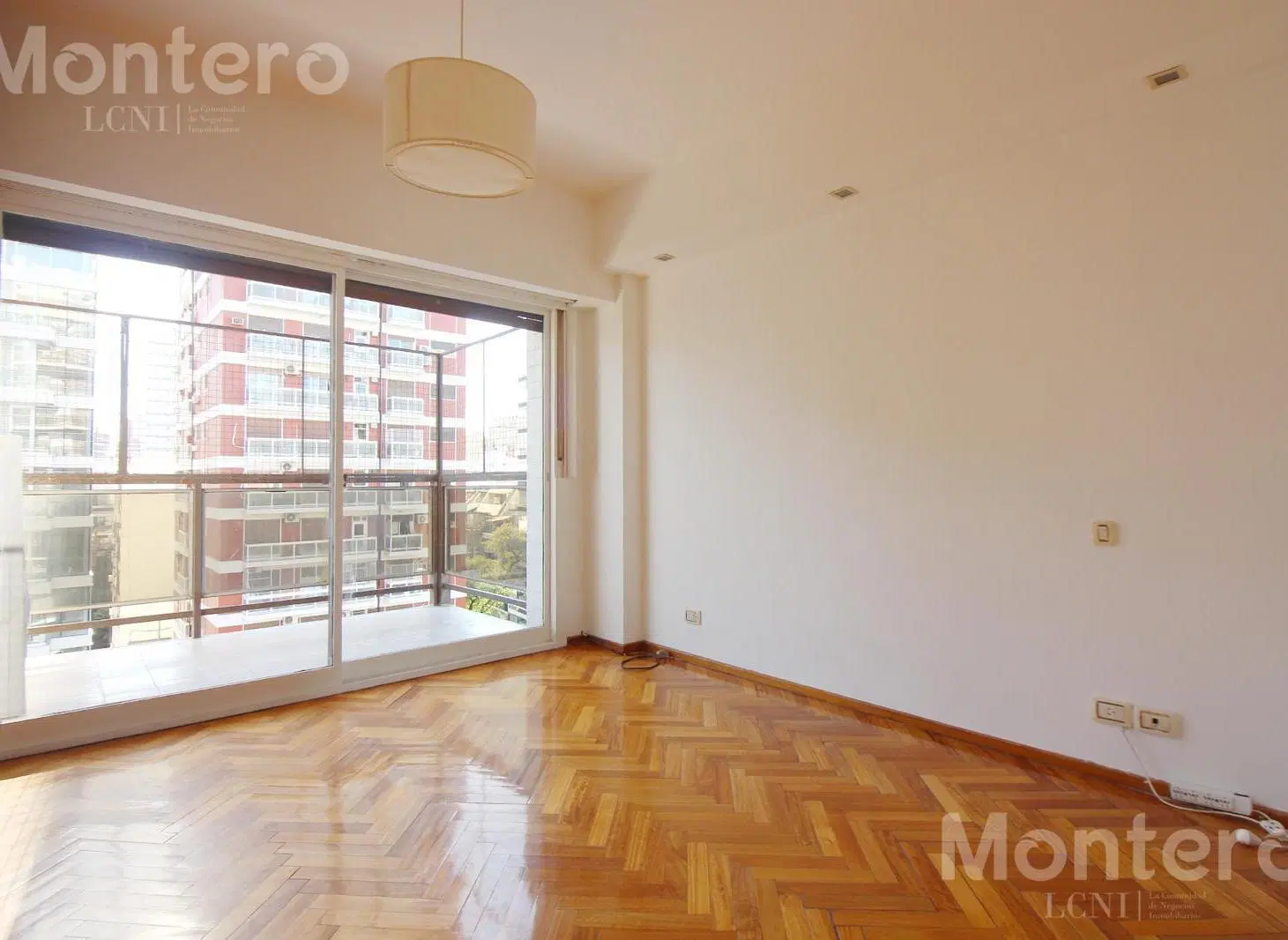 Alquiler Departamento 4 ambientes. Dependencia. Cochera 2