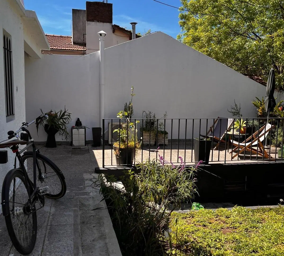 Casa de tres ambientes con jadin, parrila y terraza en Saavedra 1