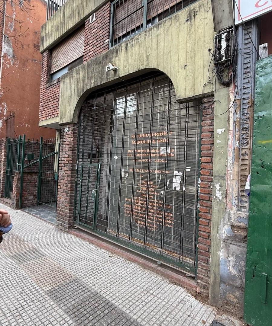 Casa   local en Balvanera ideal para refaccionar