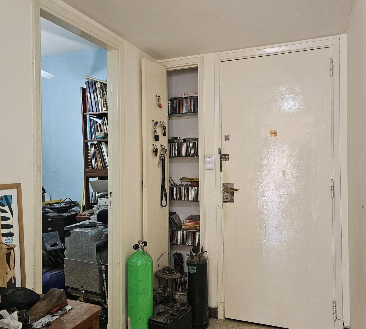 Foto de IMPERDIBLE SEMIPISO! al frente, balcón corrido, 3 amb, 2 baños, dependencia, escritorio y cochera, imagen 2