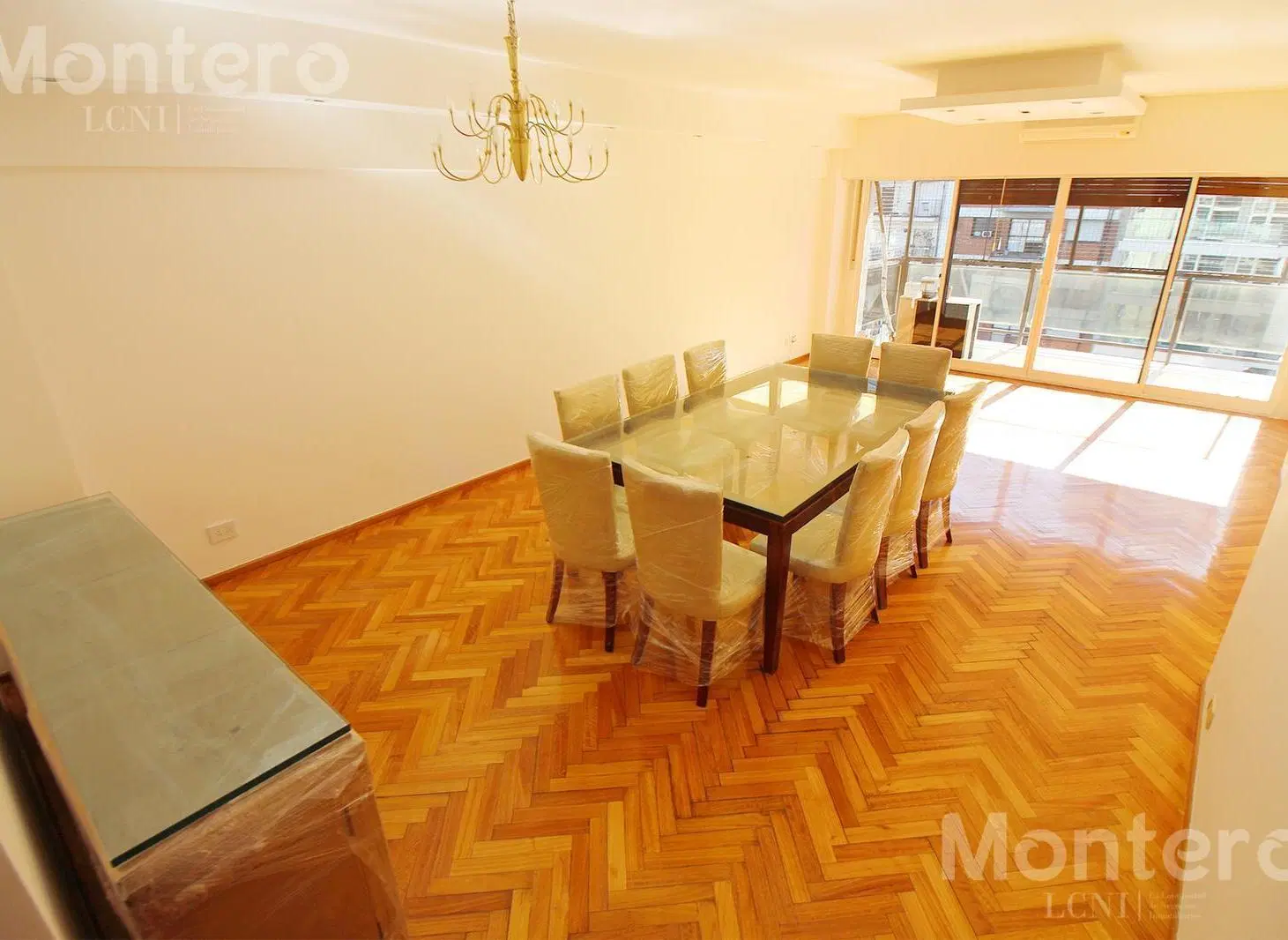 Alquiler Departamento 4 ambientes. Dependencia. Cochera 1