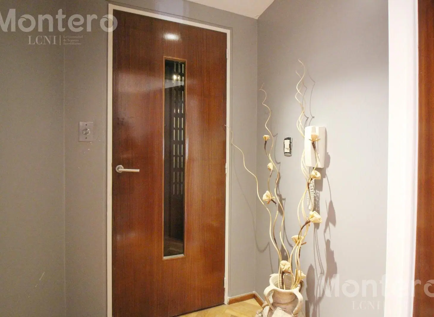 Alquiler Departamento 4 ambientes. Dependencia. Cochera 8