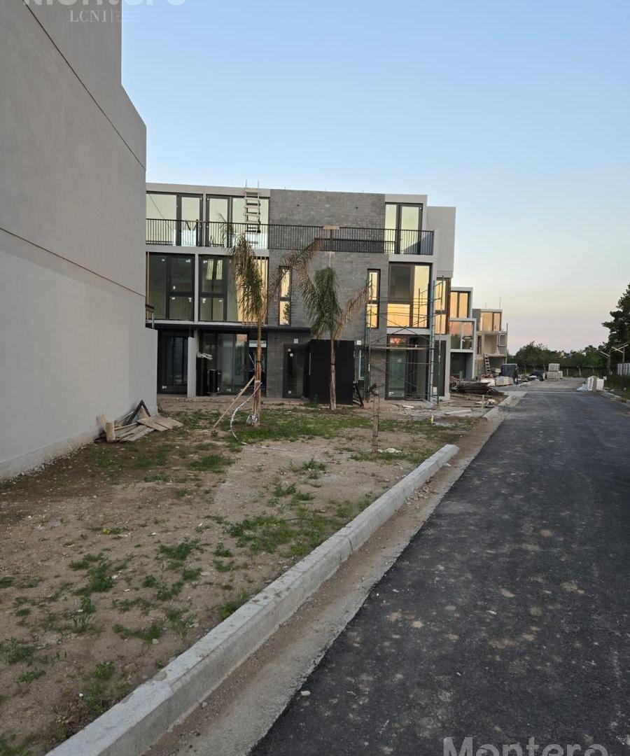 Foto de Casa Tríplex en SUNNY - Camino de los Remeros Tigre - Barrio Privado, imagen 2