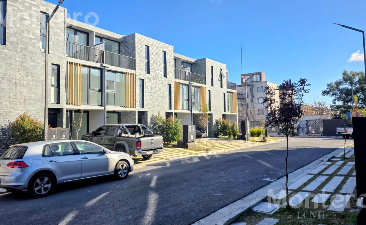 Foto de Increíble Casa Tríplex en SUNNY - Camino de los Remeros Tigre - Barrio, imagen 2