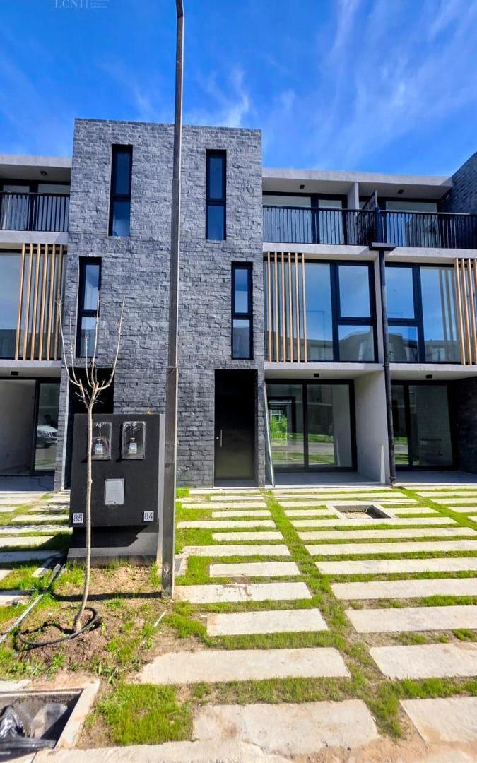 Foto de Casa TrÃplex en SUNNY - Camino de los Remeros Tigre - PARRILLA - Lote, imagen 2