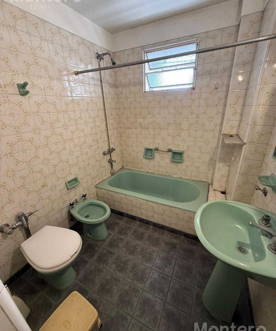 Foto de Departamento de 4 ambientes 5to al contrafrente para actualizar, imagen 2