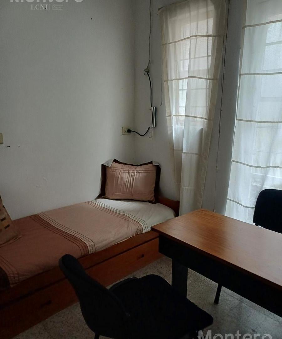 Foto de PH en Venta ¡Oportunidad Única en Lanús Centro Ideal Consultorios, imagen 3