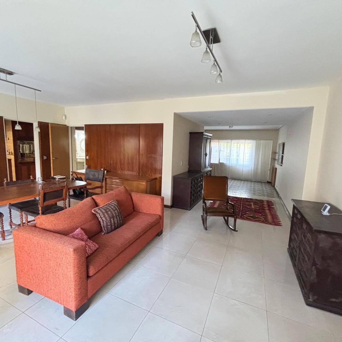 Importante Residencia en Venta en Villa Urquiza.6 Dorm.. Apto Crédito. 2
