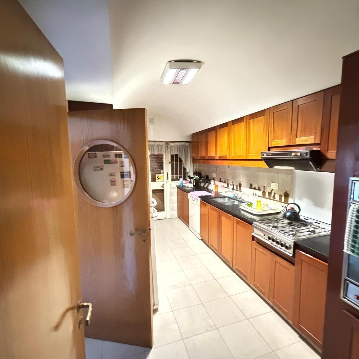 Importante Residencia en Venta en Villa Urquiza.6 Dorm.. Apto Crédito. 5