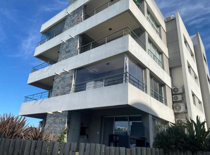 Departamento en venta  . 1 dormitorio . Amueblado. Cristal Lagoon . Pilar 2