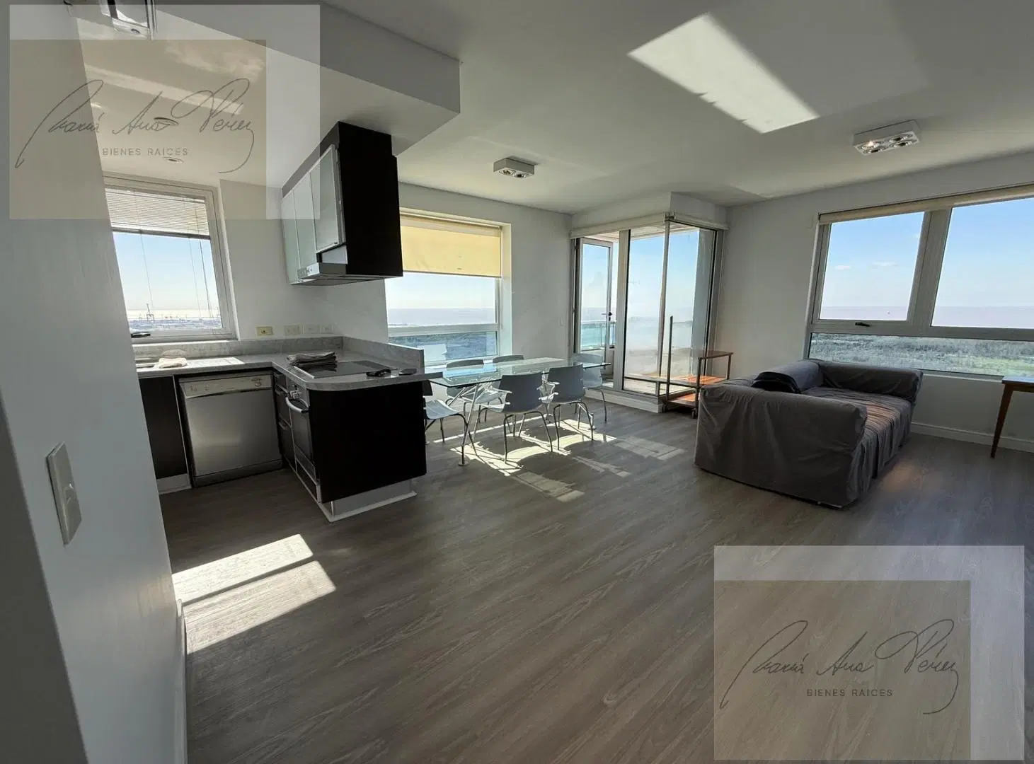 Departamento en venta en Puerto Madero. Dos amplios ambientes.Toilette.Apto credito. 4