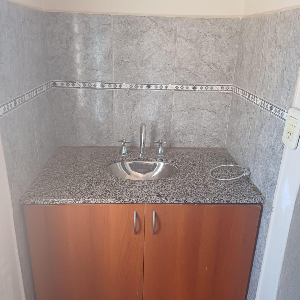 Villa Centenario: Casa en Venta 4 Dorm. / Patio C Asador / Cochera 2 Autos 3