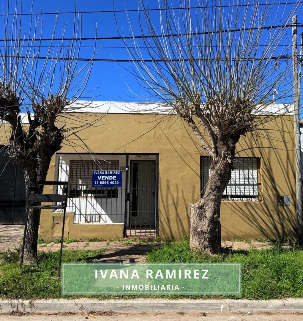Casa a refaccionar De  3 Amb. En Venta, Barrio Sarmiento - Luján