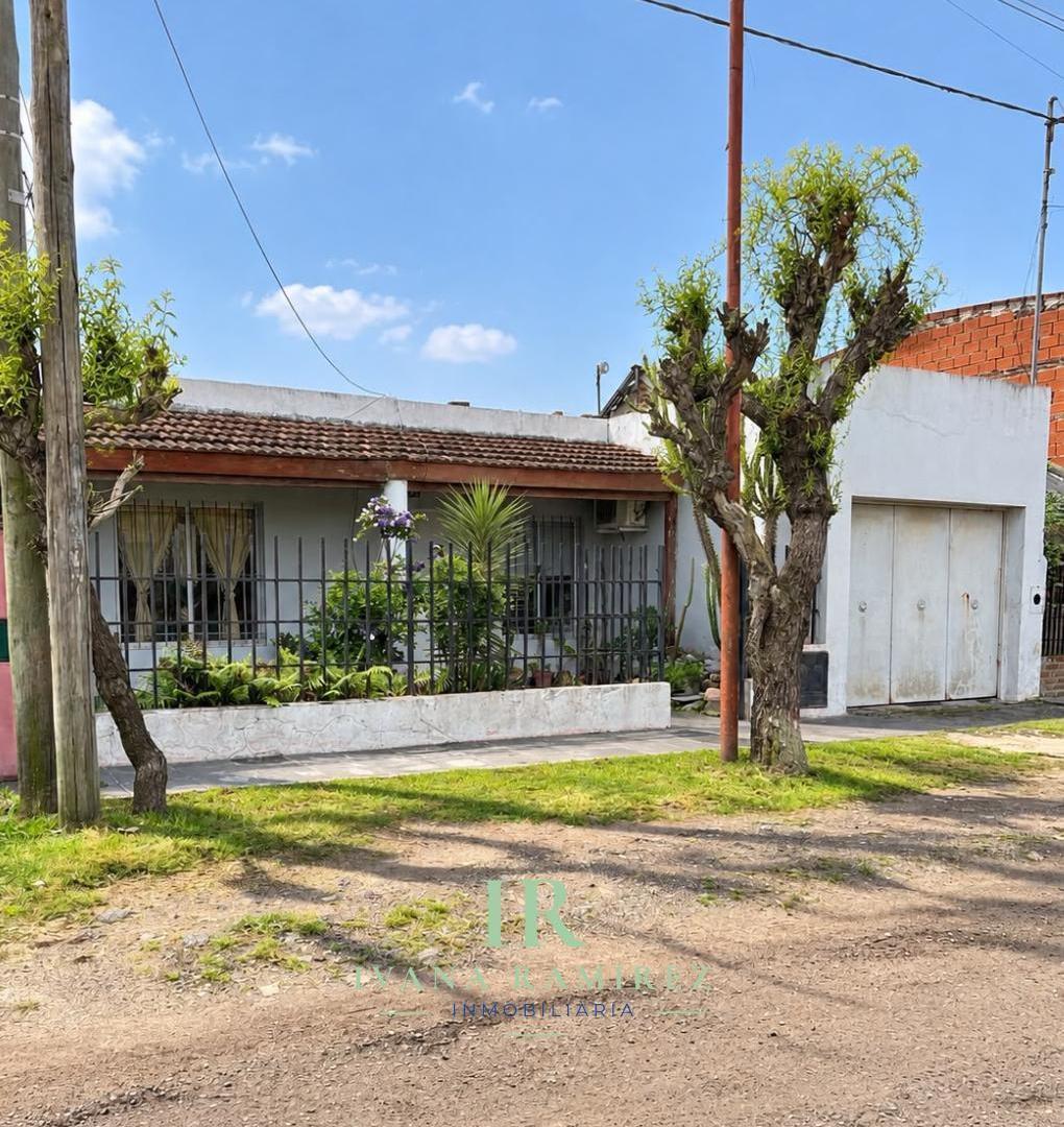 Foto de Se Vende Casa de 3 Ambientes - FINANCIA - Parque Lasa, Luján, imagen 1