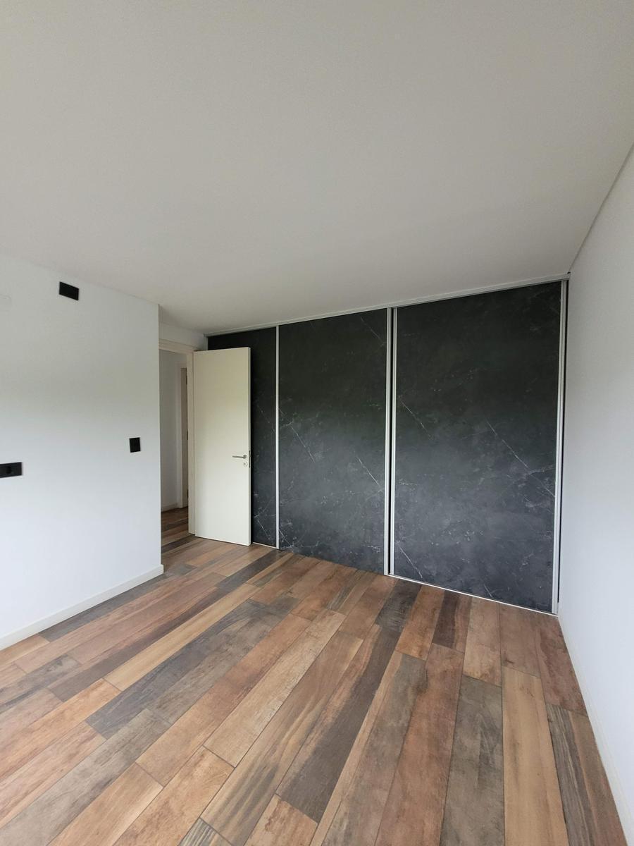 Departamento en Venta - Complejo Cerrado con Seguridad - 2 Dorm con Cochera Subt 3