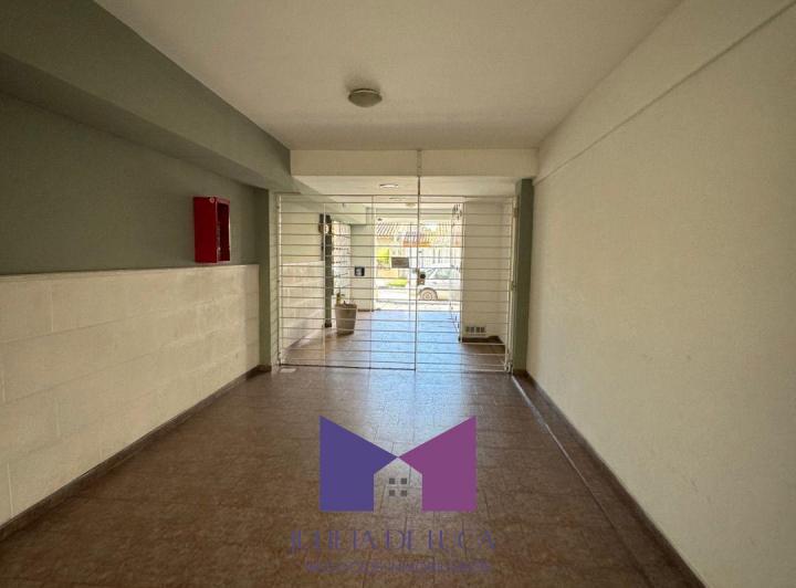 ALQUILER DEPTO 2 AMB AL FRENTE CON BALCON EN 2º PISO POR ESCALERA $380.000.- 2