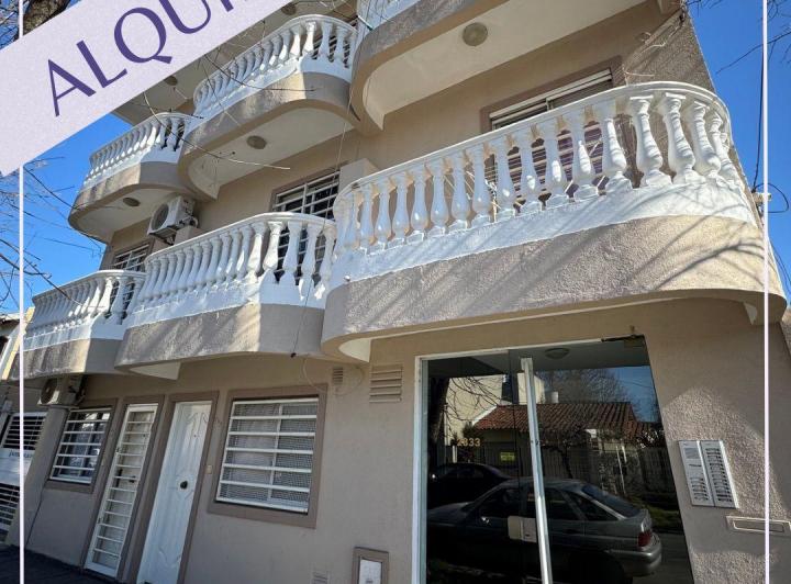 ALQUILER DEPTO 2 AMB AL FRENTE CON BALCON EN 2º PISO POR ESCALERA $380.000.- 3