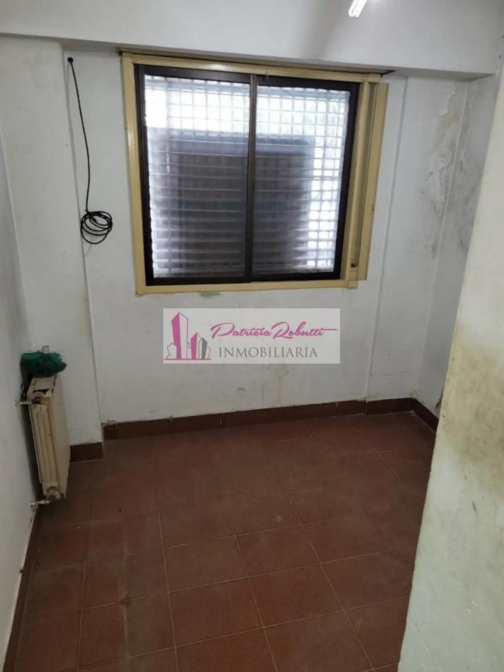 En Venta Casa 6 Ambientes a Refaccionar en Flores 4