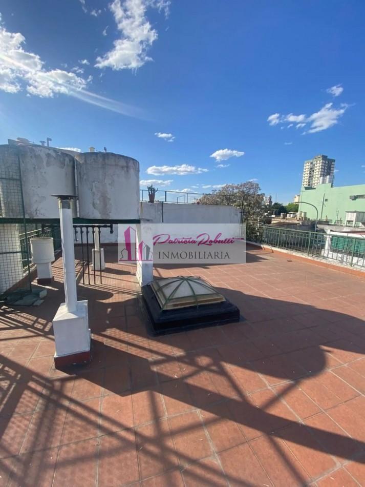 En Venta Casa 6 Ambientes a Refaccionar en Flores 2