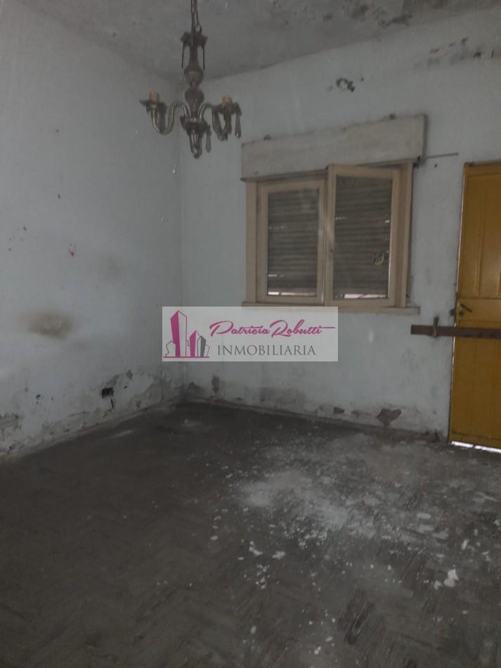 En Venta Casa con Lote Libre Terreno en Villa Lugano 5