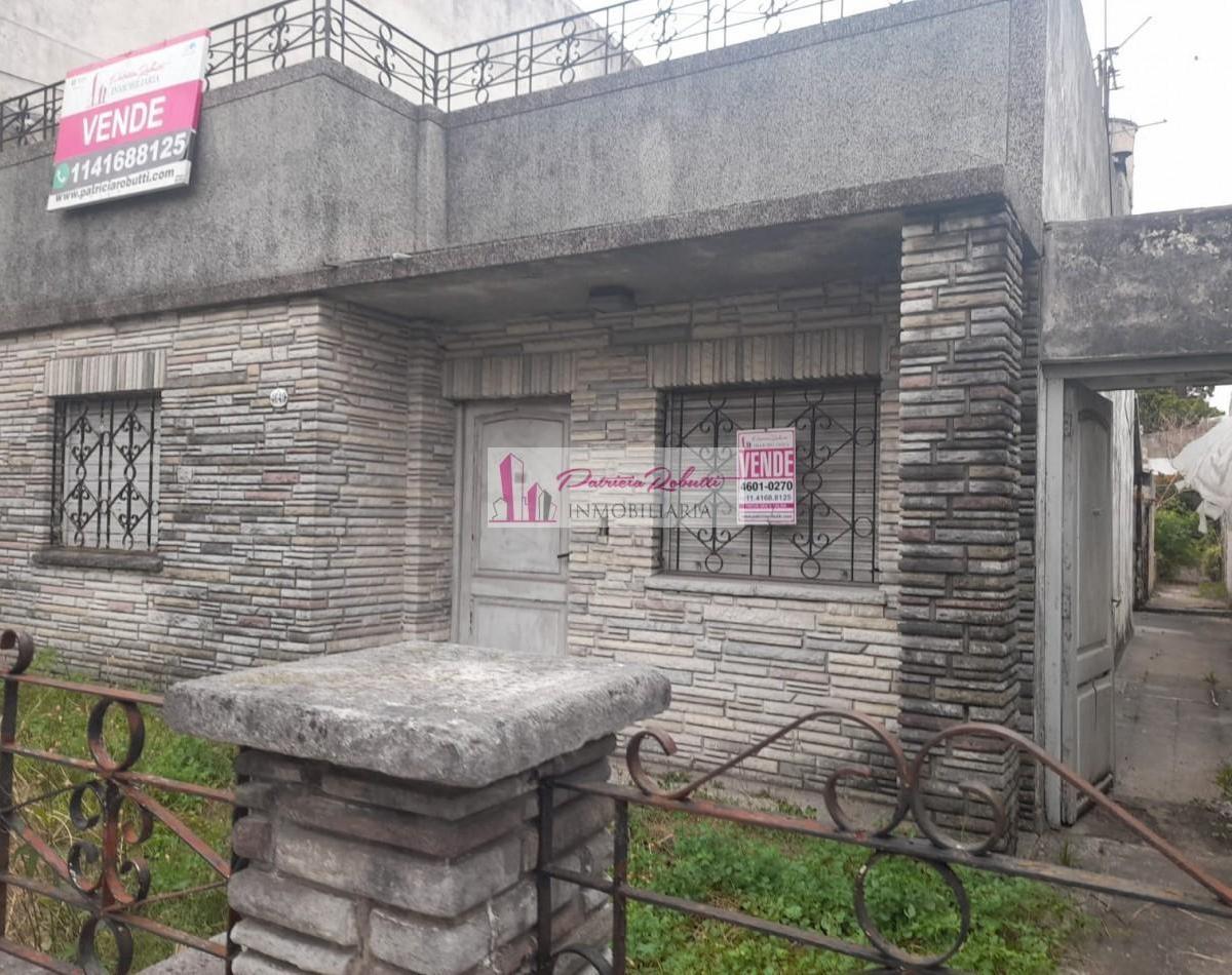 En Venta Casa con Lote Libre Terreno en Villa Lugano 3