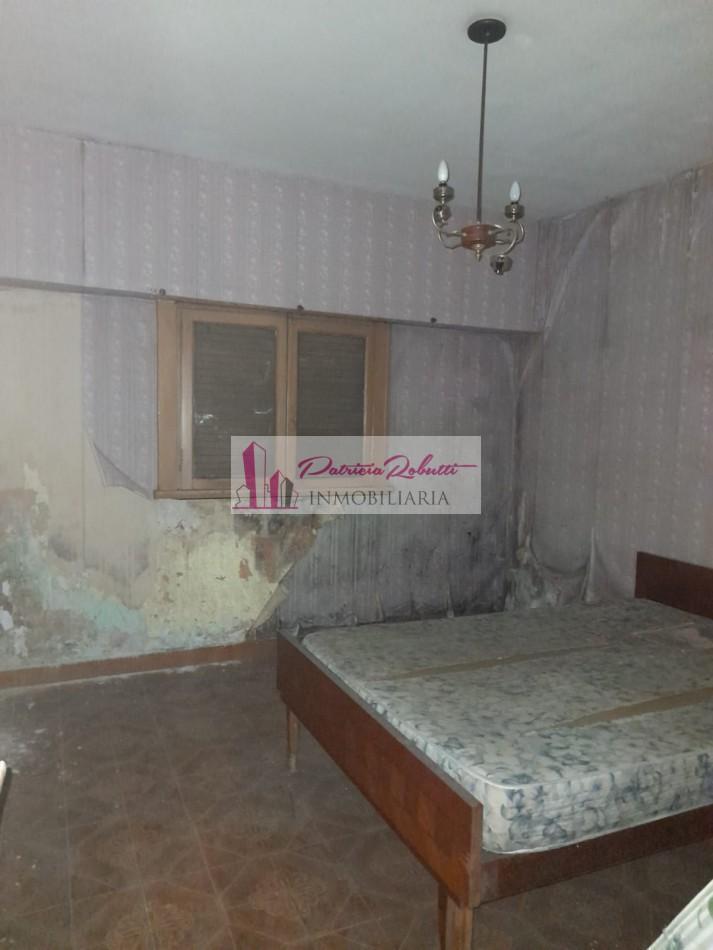 En Venta Casa con Lote Libre Terreno en Villa Lugano 4