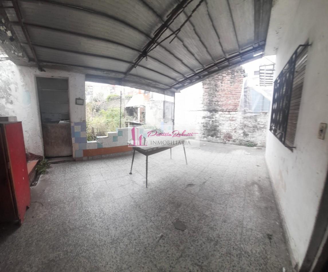 En Venta Casa con Lote Libre Terreno en Villa Lugano 2